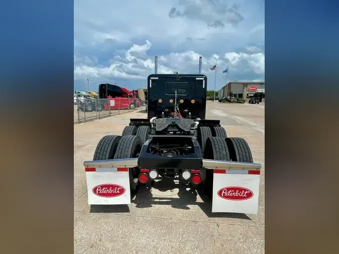 2022 Peterbilt 389