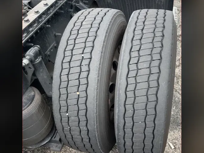 2025 VOLVO VNL64T760