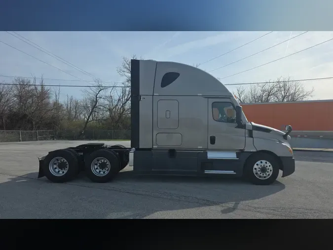 2022 Freightliner Cascadia 126