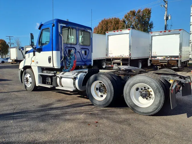 2016 FREIGHTLINER/MERCEDES CASCADIA 125