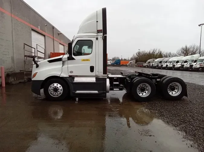 2019 Freightliner Cascadia 126