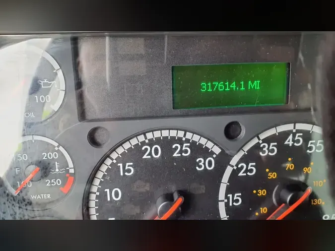 2016 FREIGHTLINER/MERCEDES M2 106