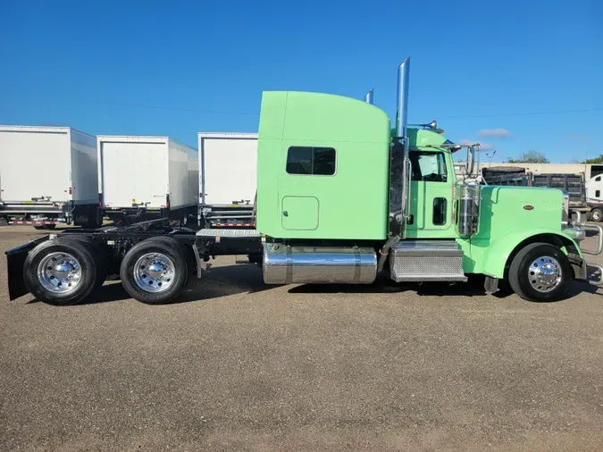 2023 Peterbilt 389