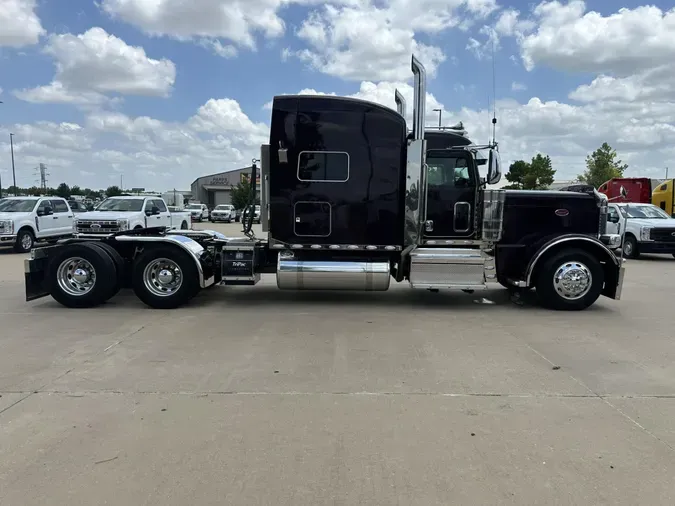 2021 Peterbilt 389
