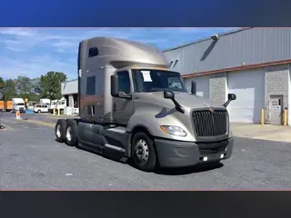 2022 International LT