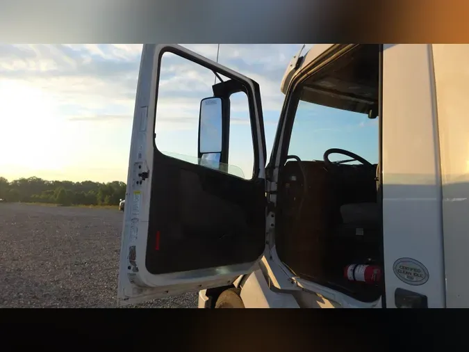 2020 Volvo VNL300