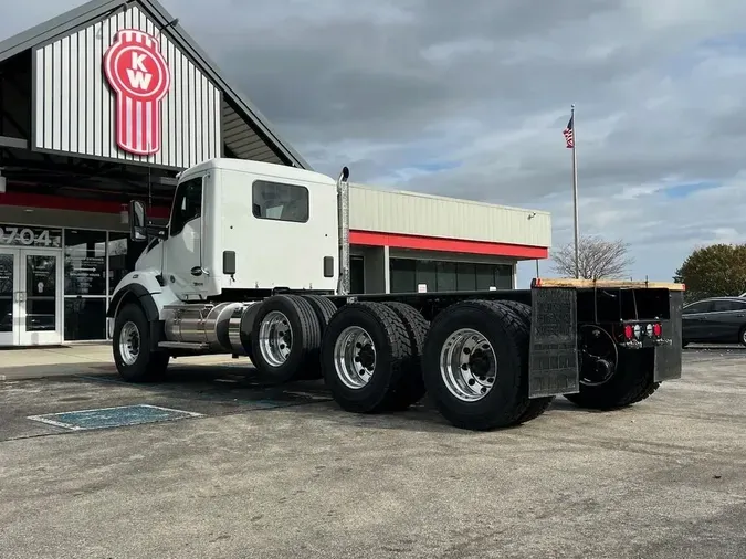 2025 Kenworth T880