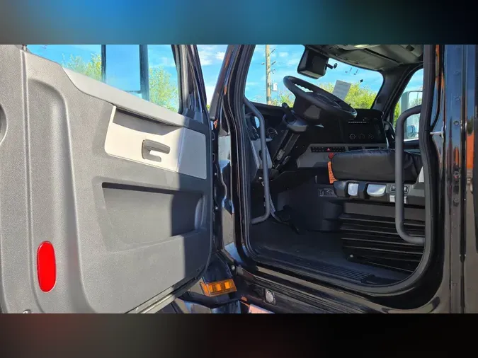 2021 Freightliner Cascadia 126