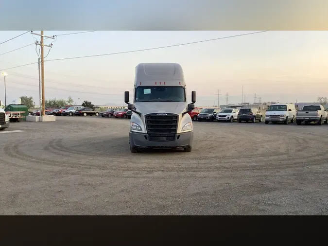 2021 Freightliner Cascadia 126
