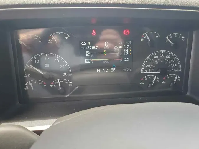 2023 VOLVO VNL64T740