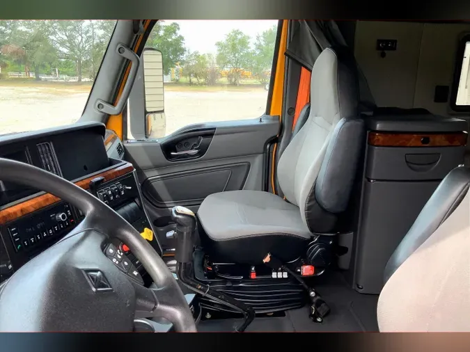 2022 INT LT625 6x4