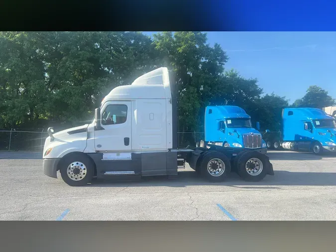 2020 Freightliner Cascadia 126