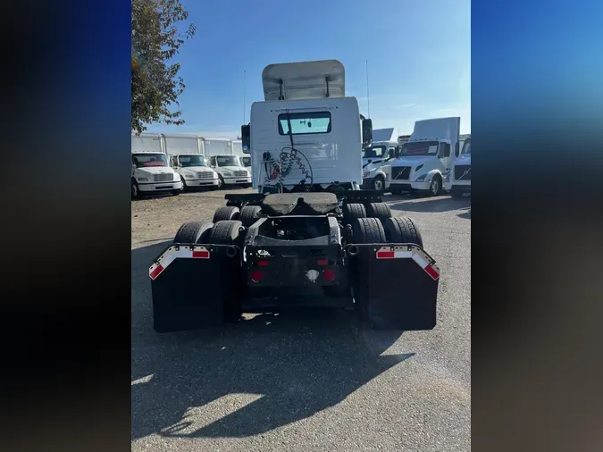 2019 VOLVO VNL64T-300