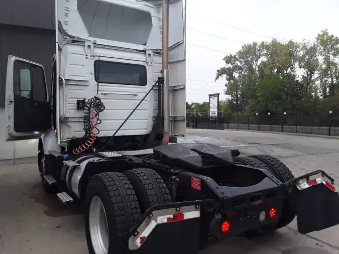2019 VOLVO VNR42T 300