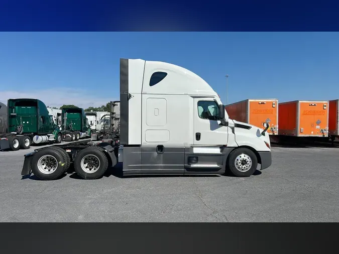 2022 Freightliner Cascadia 126