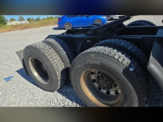 2019 Volvo VNL300a1594e20228409d4880d389438d6c36c