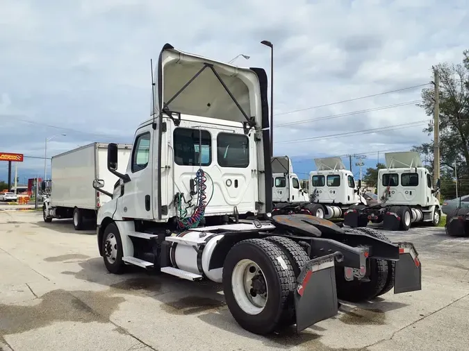 2020 FREIGHTLINER/MERCEDES NEW CASCADIA 126a15969a0ad533e0b44739c6d74f6f136