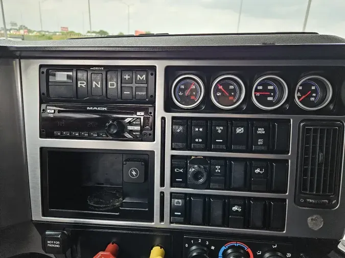 2020 MACK ANTHEM AN64T