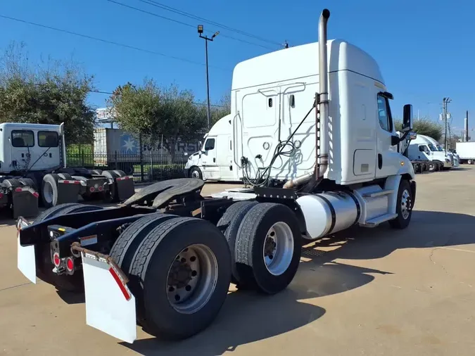 2020 FREIGHTLINER/MERCEDES CASCADIA 113" DAYCAB