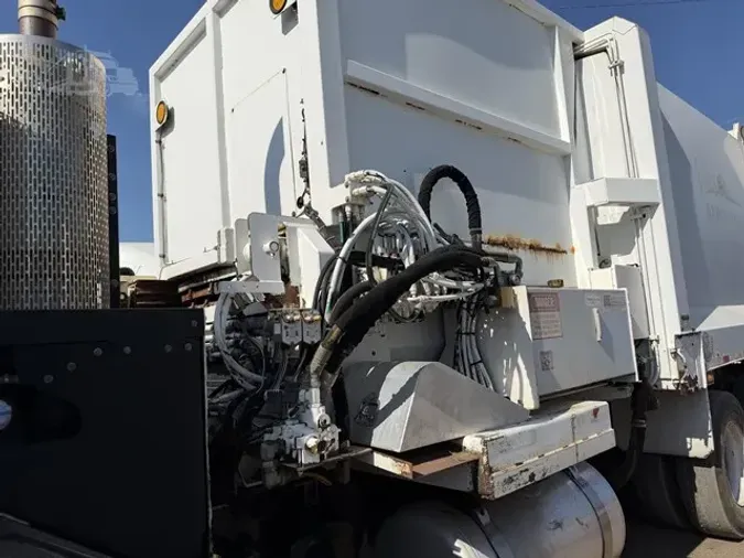 2019 PETERBILT 520a15bb4d842d6bc30969ce2e334b9d75c