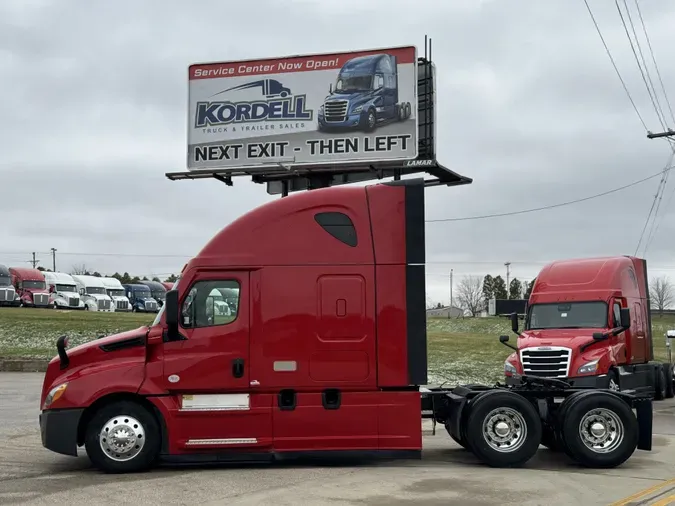 2022 FREIGHTLINER Cascadia 126