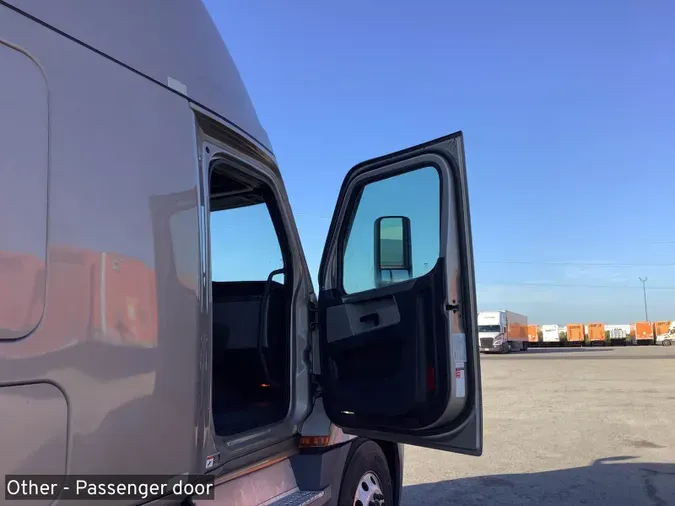 2021 Freightliner Cascadia 126