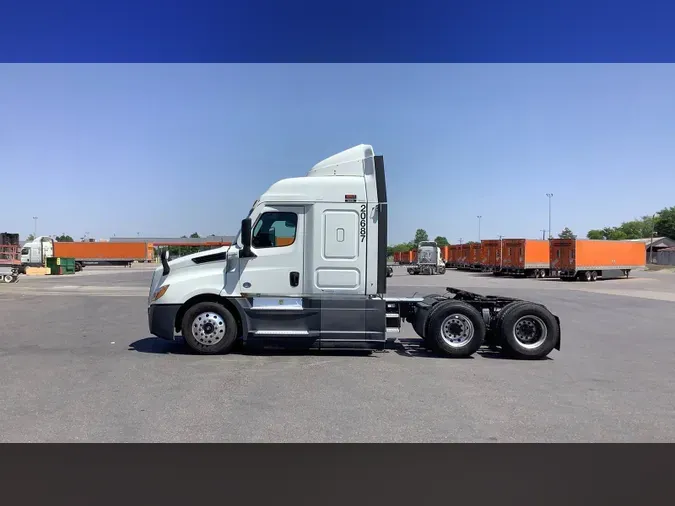 2021 Freightliner Cascadia 126