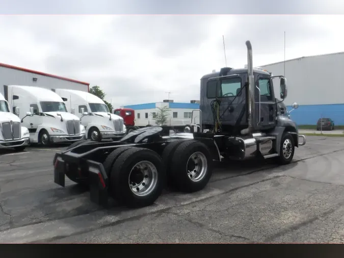 2017 Mack CXU613