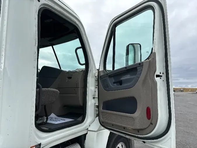 2017 Freightliner X12564ST