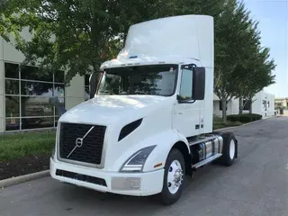 2019 VOLVO VNR300