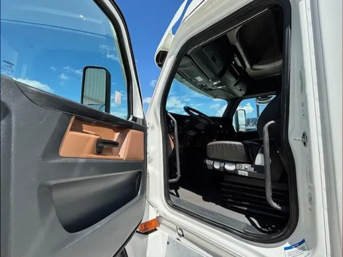 2023 Freightliner Cascadia 126