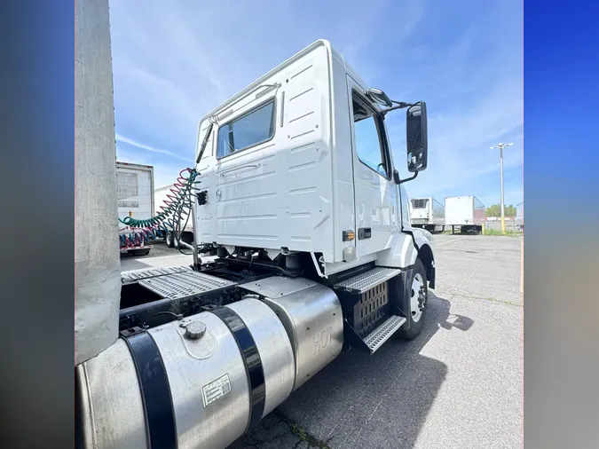 2017 VOLVO VNL42T 300