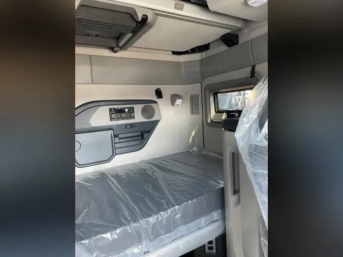 2026 VOLVO VNL64T660