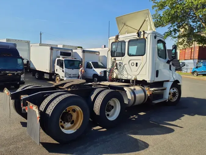 2019 FREIGHTLINER NEW CASCADIA PX12664