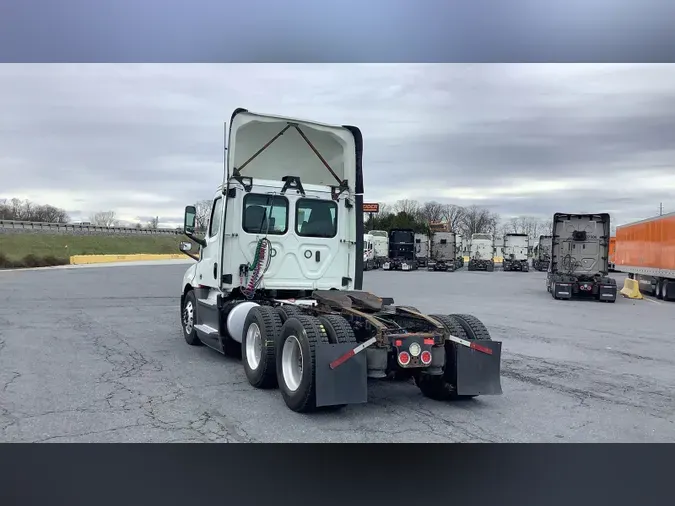 2020 Freightliner Cascadia 126a182b0f9d48fac4355503544b09e0dbf