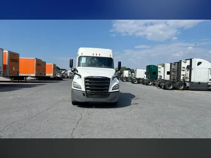 2020 Freightliner Cascadia 126