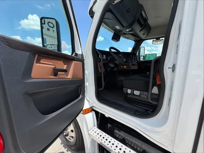 2020 Freightliner Cascadia 126a187761fbfa413e81947d860292af772