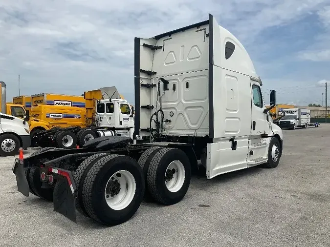 2018 Freightliner T12664ST