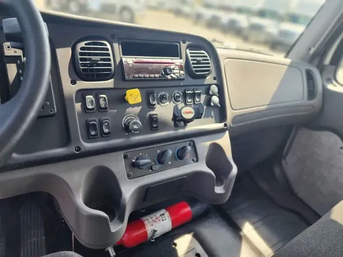 2018 FREIGHTLINER M2 106