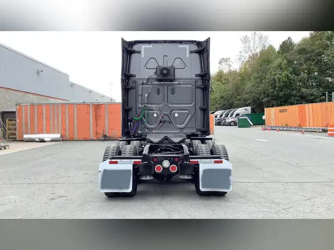 2022 Freightliner Cascadia 126a18d050b7fa35812824b26f868140a01