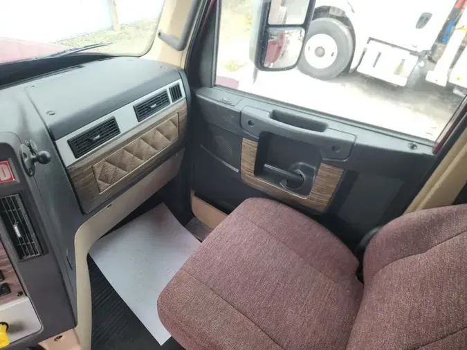 2018 Freightliner CORONADO 122 SD