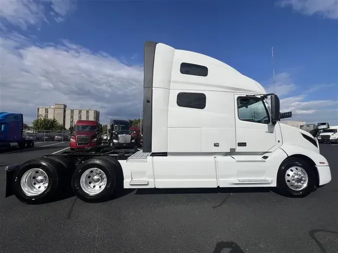 2022 VOLVO VNL760