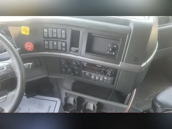 2020 VOLVO VNL760