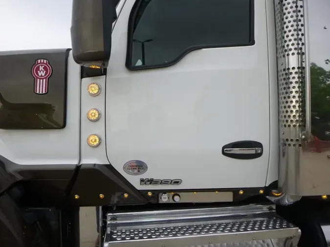 2021 Kenworth W990
