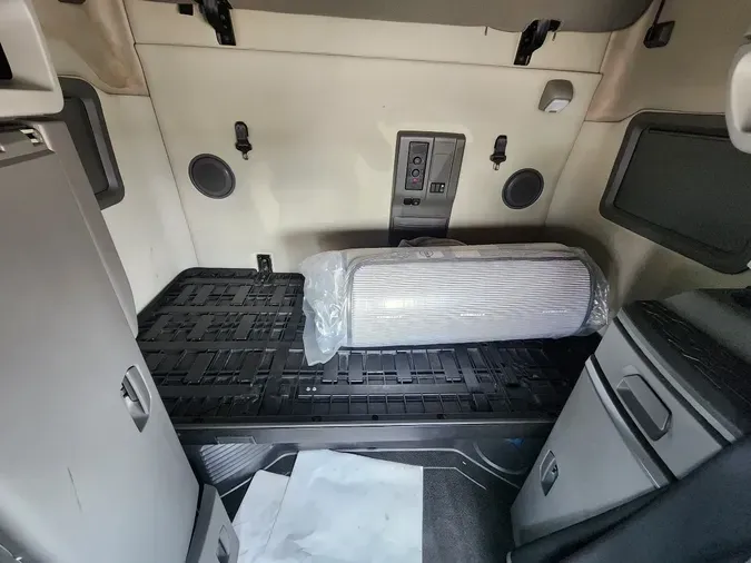 2019 VOLVO VNL64T760