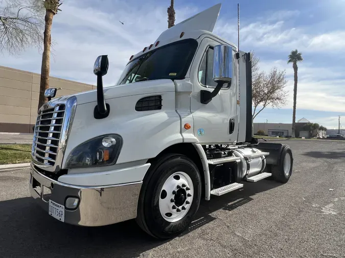 2017 FREIGHTLINER/MERCEDES CASCADIA 113