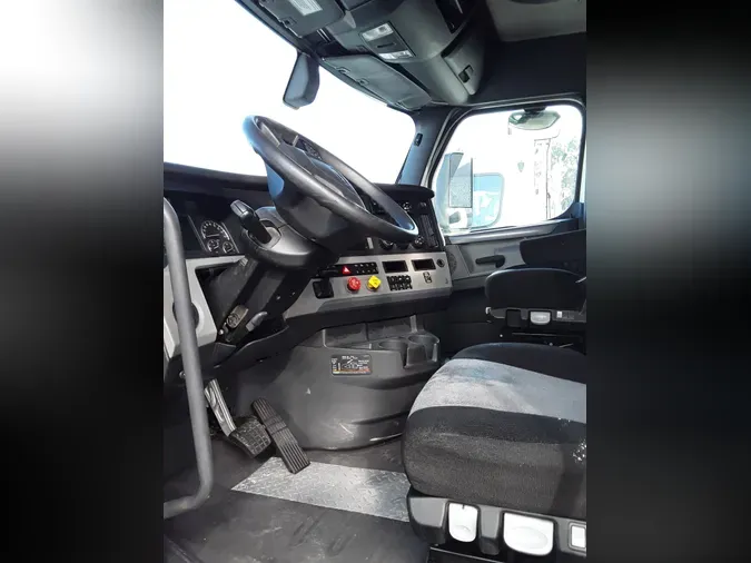 2018 FREIGHTLINER/MERCEDES PT126064ST