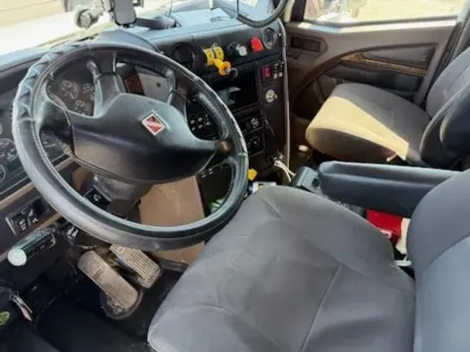 2019 International HX620