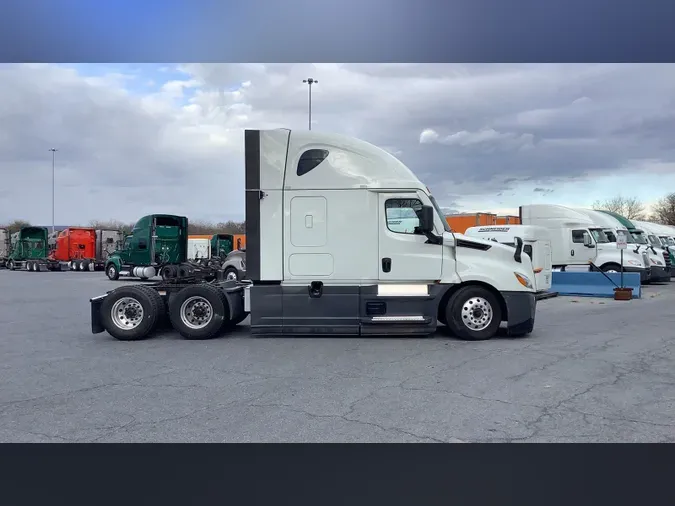 2022 Freightliner Cascadia 126a1a7c368656e3527bfe5cd5eb19fee8c