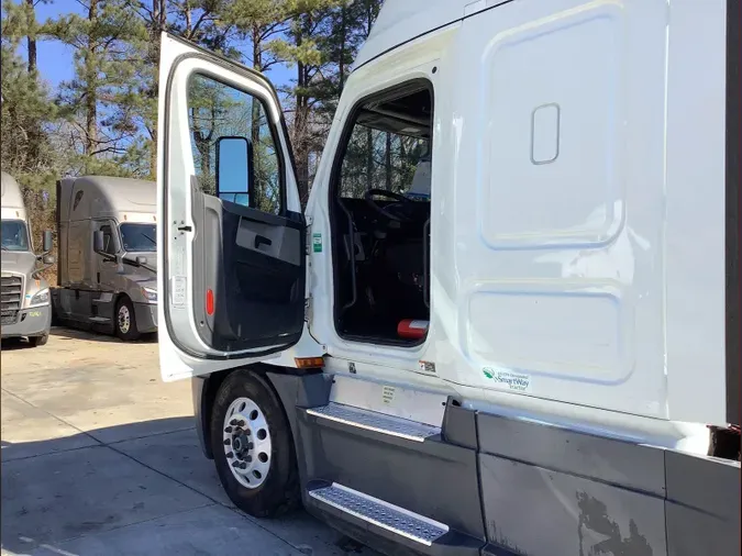 2020 Freightliner Cascadia